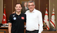 Erhürman, milli yüzücü Doğukan Ulaç ile buluştu: Doğukan'ı, ailesini ve antrenörlerini yürekten kutluyorum