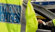 Rum polisi, trafik cezalarını geçiş noktalarında dağıtmaya devam ediyor