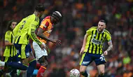 Trendyol Süper Lig'in 9. haftası dev derbiye sahne oldu. Galatasaray sahasında Fenerbahçe'yi 2-1 yenerek liderlik koltuğunda yerini korudu.