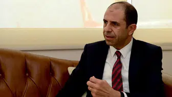 Özersay’dan parti toplantılarına katılan üst düzey kamu görevlilerine: Sizin orada işiniz ne?