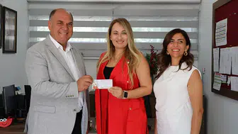Karavezirler, anaokulu ve ilkokul öğrencileri için hazırlanan eğitim çeklerini müdürlere teslim etti