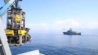 TCG Alemdar, kayıp 16 kişi için arama çalışmalarını aralıksız sürdürüyor