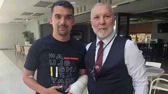 Serhat Akpınar’dan gemi kazasından kurtulan Alper Akkaya’ya ziyaret