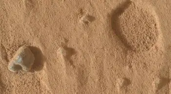 NASA Mars'ta gizemli delikler buldu