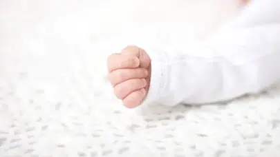 İki Haftalık Mücadele Sonrası 2 Yaşındaki Çocuk Hayatını Kaybetti