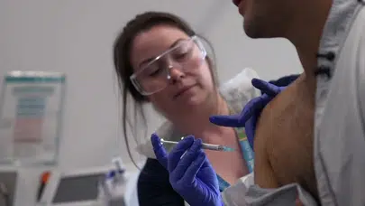 Ebola'ya karşı geliştirilen yeni aşı ilk kez insanda denendi