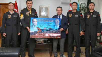 Dışişleri Bakanı Ertuğruloğlu, SOLOTÜRK pilotlarını kabul etti
