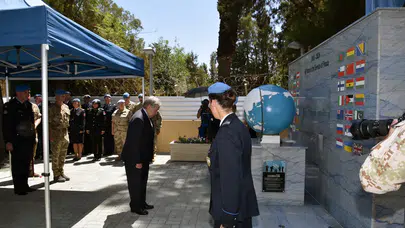 Guterres, Ledra Palace Otel önündeki BM anıtına çelenk koydu
