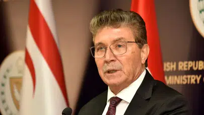 Başbakan Üstel: Rum tarafı şikayet etmek yerine doğal gaz ve enerji projelerinden yararlansın