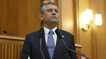 Özgür Özel ve 90 vekil CHP’den istifa etti