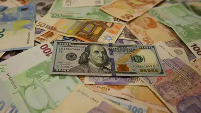 Dolar, Euro ve Sterlin’den yeni rekor
