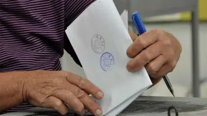Erhürman onayladı: Karma oy sistemini kaldıran yasa Resmi Gazete’de