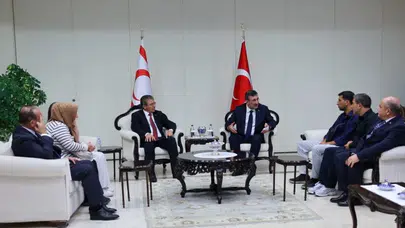 Yılmaz, kayıp yakınlarıyla bir araya geldi