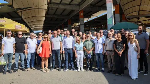 CTP ile TDP Lefkoşa Açık Pazarı’nda yurttaşlarla buluşarak vizyonlarını aktardı