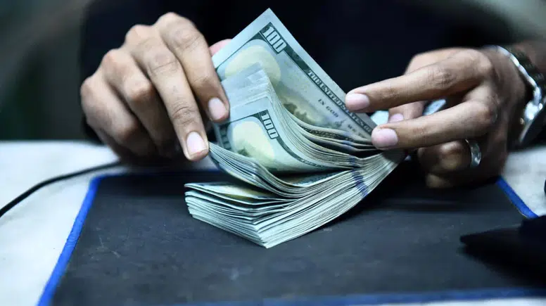Dolar rekor tazeledi