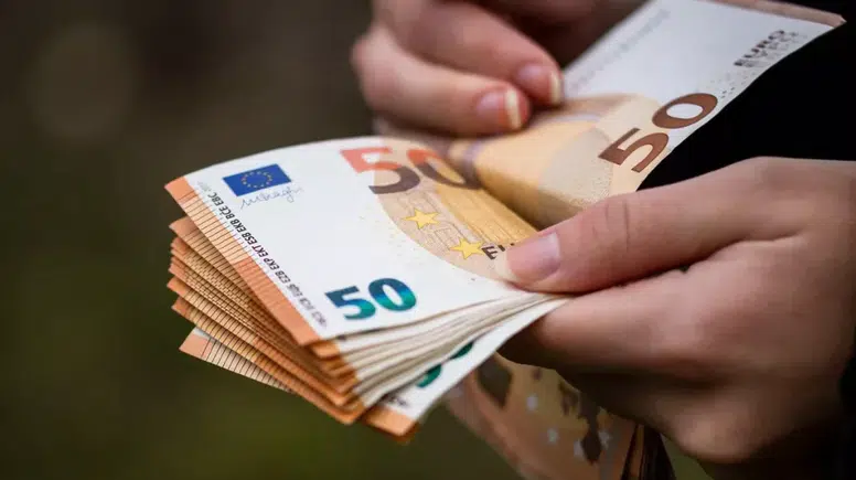 Güney Kıbrıs’ta maaşlar 3,7 oranında arttı