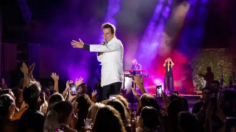 Teoman, Kıbrıs’ta Müzikseverlere Unutulmaz Bir Gece Yaşattı