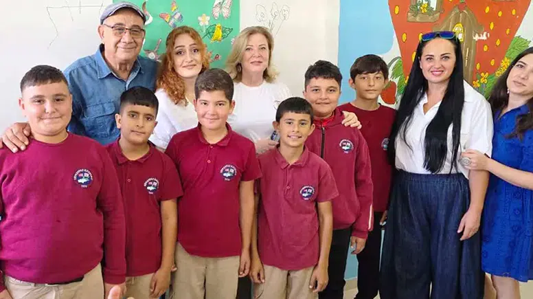 Sanatçılar Karpaz'da öğrencilerle resim çalışması yaptı