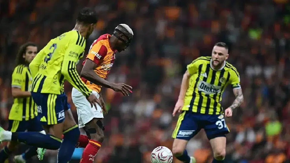 Trendyol Süper Lig'in 9. haftası dev derbiye sahne oldu. Galatasaray sahasında Fenerbahçe'yi 2-1 yenerek liderlik koltuğunda yerini korudu.